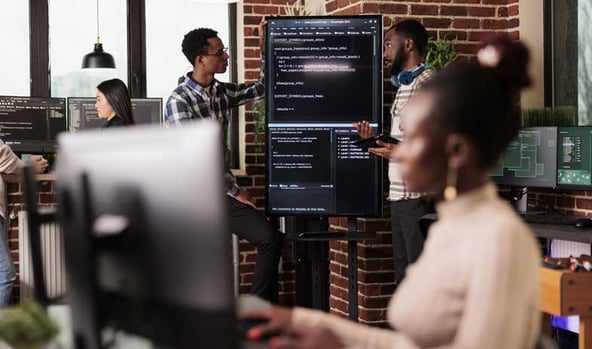 Apex-blog-page-return-to-office-co-workers-using-technology